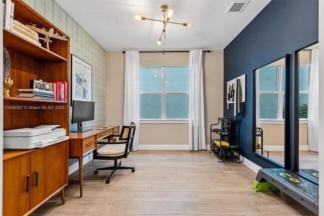 Building Photo - 4434 Ficus St