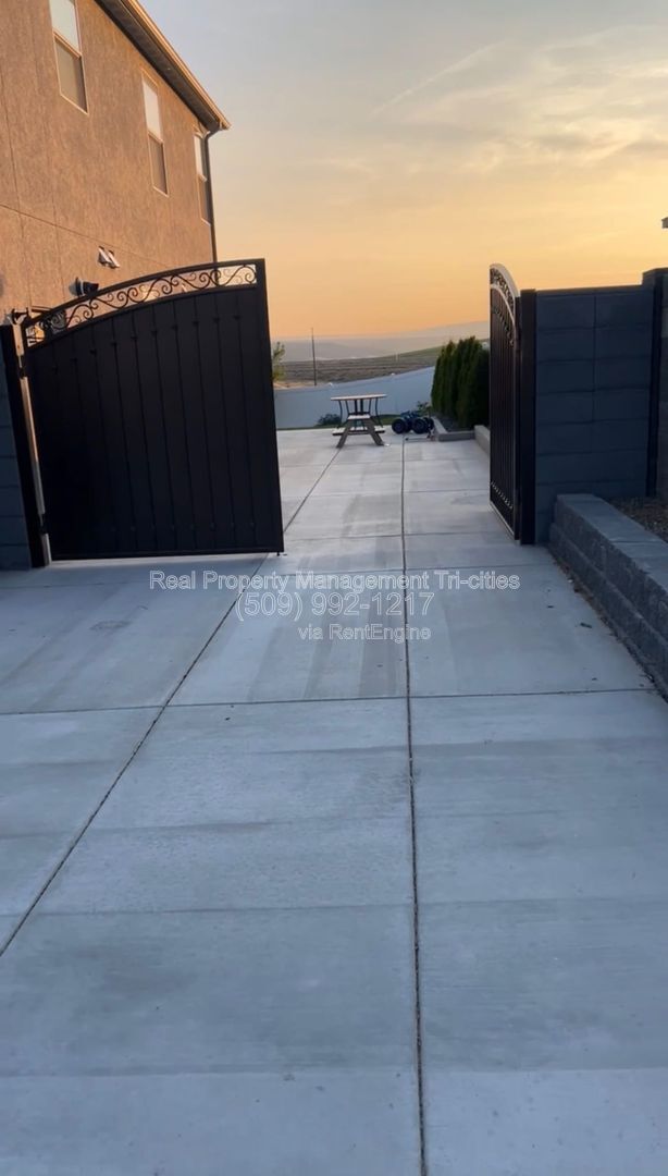 Building Photo - 2511 Brodie Ln