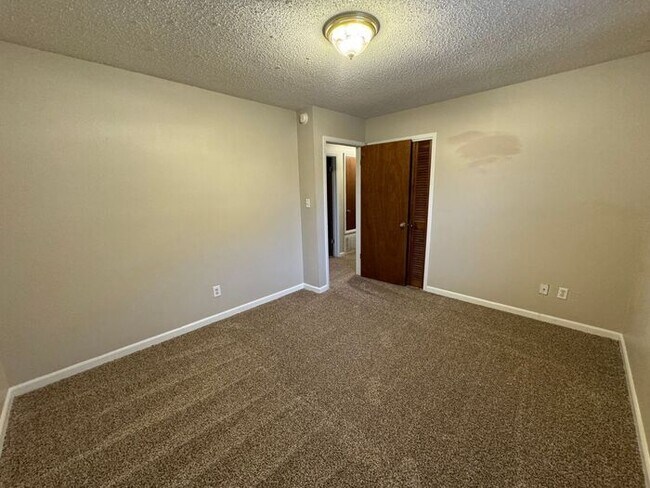 Building Photo - Gulf Breeze - The Oaks - 3 bedroom, 2.5 bathroom