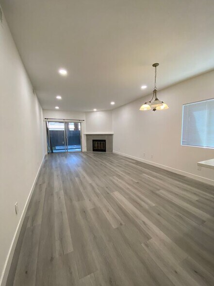 Building Photo - 1400 Bowe Ave