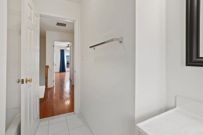 Building Photo - 102 Pilgrim Lndg