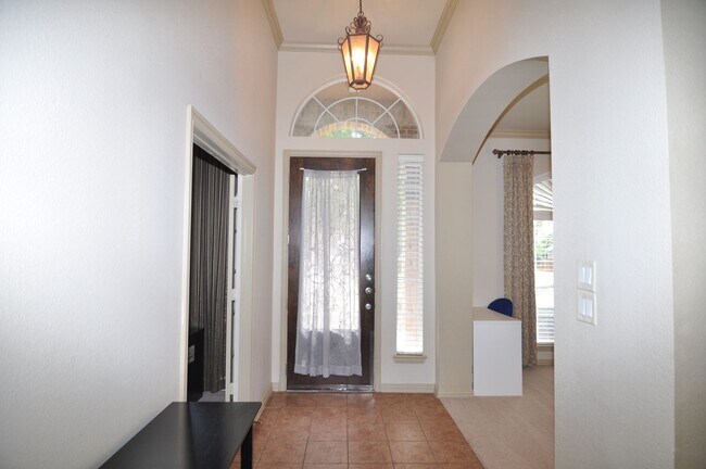Building Photo - COMING SOON! Stunning 4-2-2 in Ft. Worth –...
