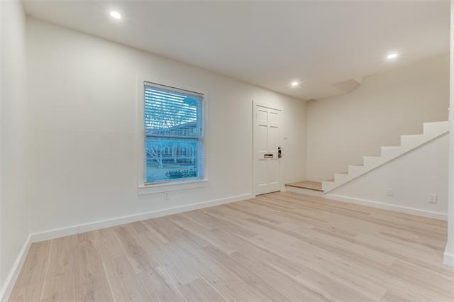 Building Photo - 6367 Oriole Dr