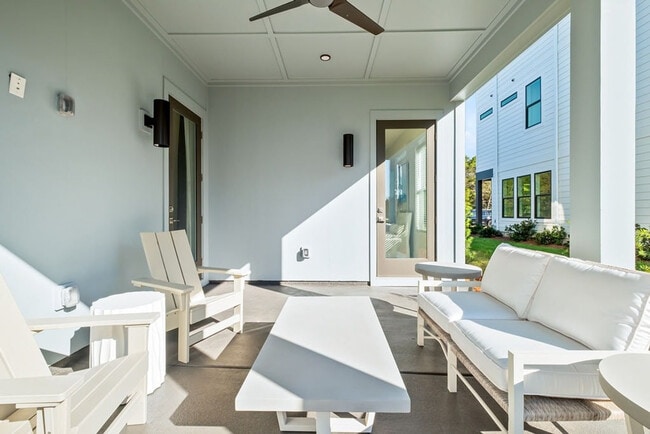 Building Photo - 31 Sarah St