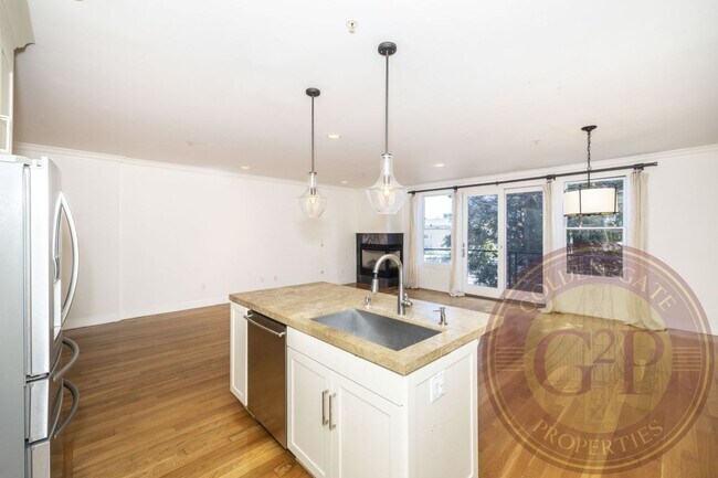 Building Photo - Noe Valley - 4 BR, 3 BA Condo 2,326 Sq. Ft. - 3D Virtual Tour, Roof Deck, Parking and Storage