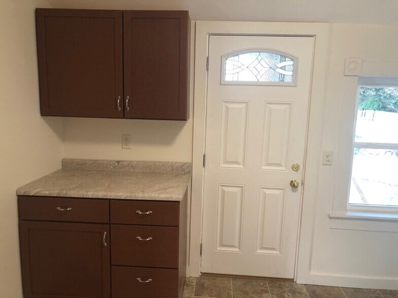 Building Photo - 225 S 5th St