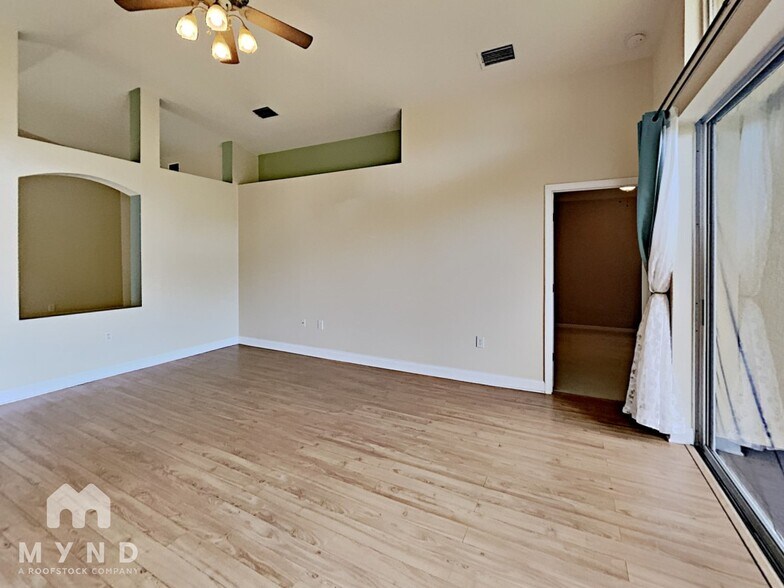 Building Photo - 1500 Baythorn Dr