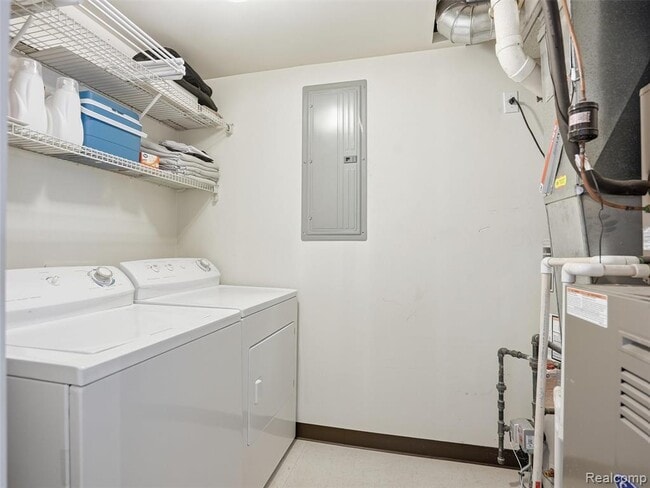 Building Photo - 610 S Troy St