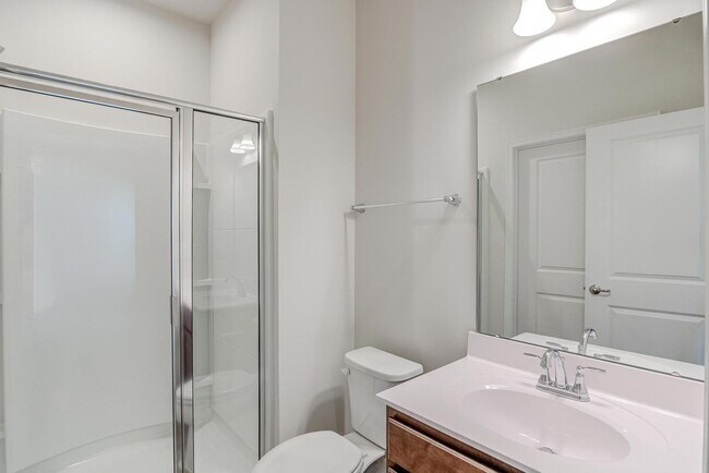 Building Photo - 5 Bedroom Home in Youngsville, right off o...
