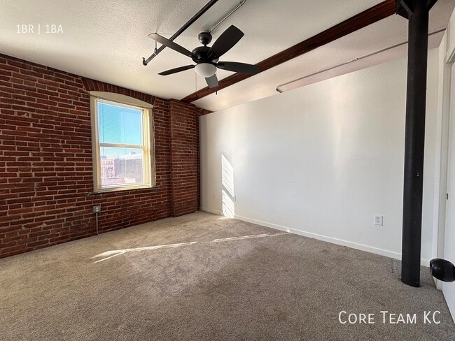 Building Photo - LARGE LOFT in River Market