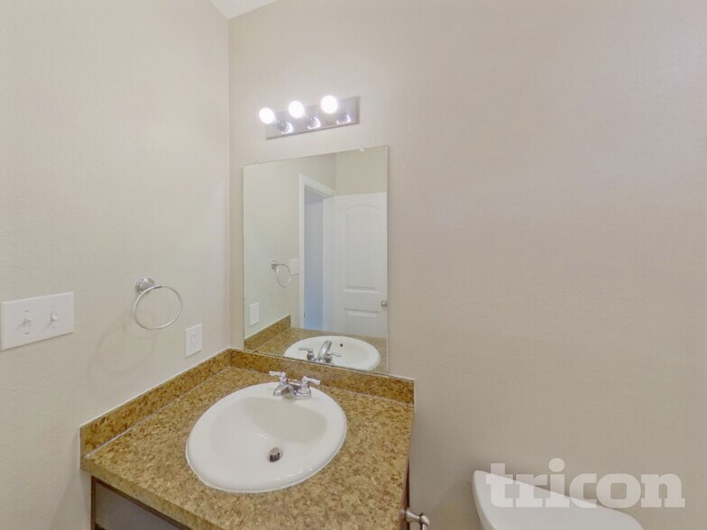 Building Photo - 752 Rutherford Dr