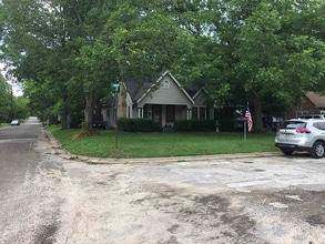 Building Photo - 620 Mary St