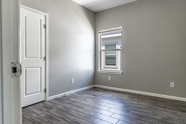 Building Photo - 5808 Sandpiper Ave