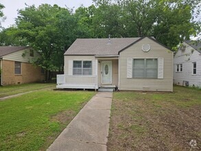 Building Photo - (2) Bed/(1) Bath Avail NOW! Hardwood Floors!