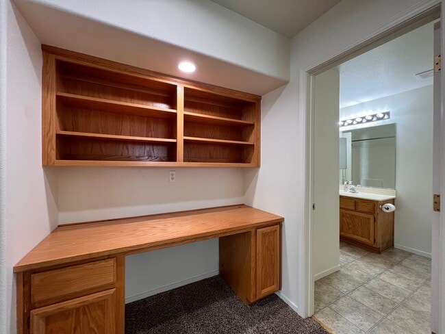 Building Photo - Centrally located 3 bedroom home in Fernley- 3 car garage