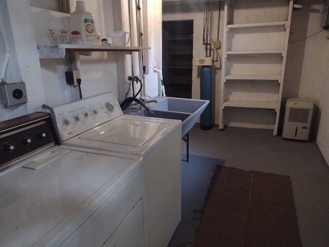 Building Photo - 4825 Ridge Rd