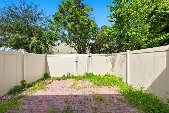 Building Photo - 10315 Carrollwood Ln