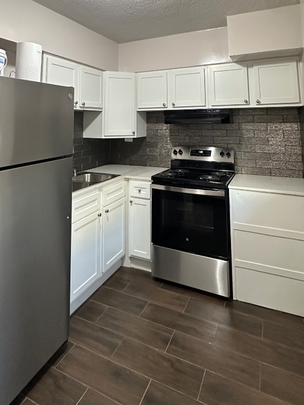 Building Photo - 1386 Court Ave