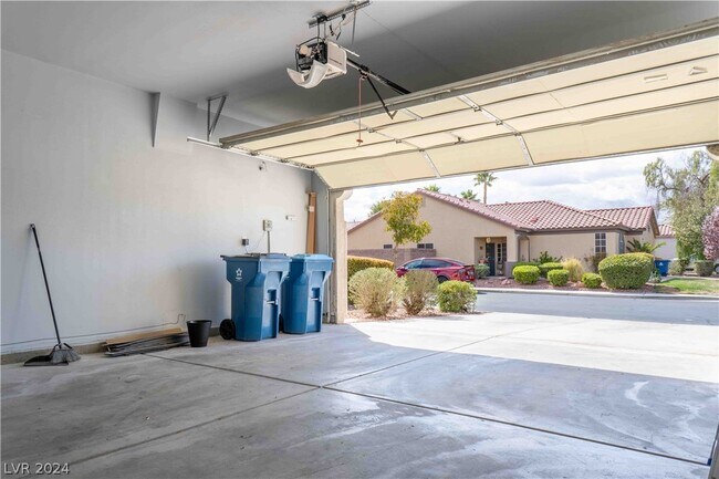 Building Photo - 10530 Santerno St