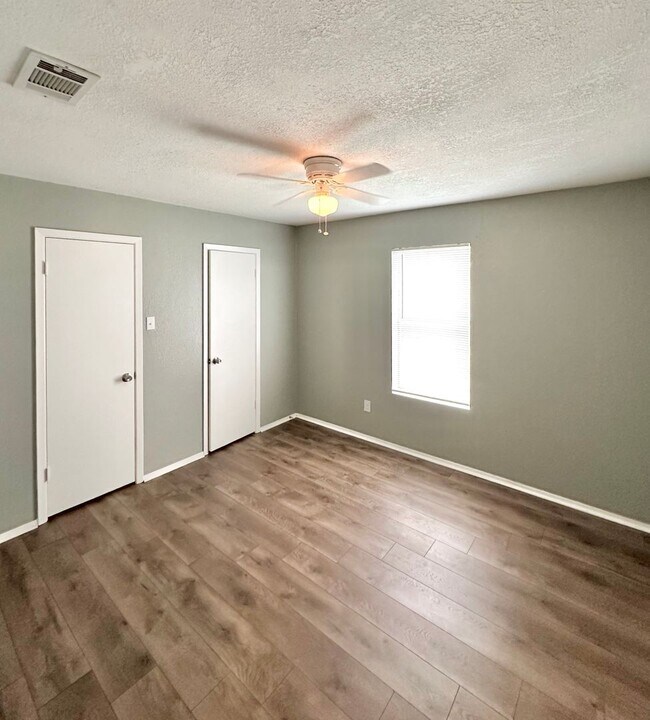 Building Photo - Modern Comfort in a Spacious 4BR Home