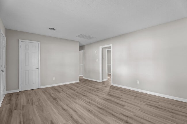 Building Photo - 620 Starling Way