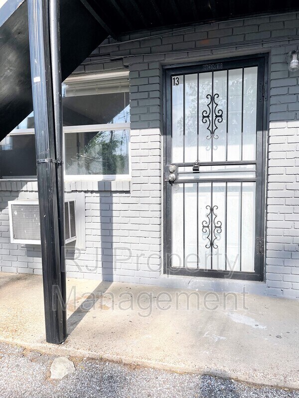 Building Photo - 1435 Court Ave