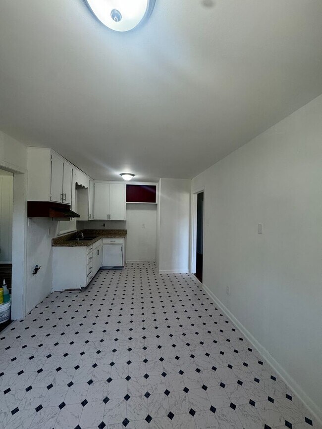 Building Photo - 3055 Alta Rd
