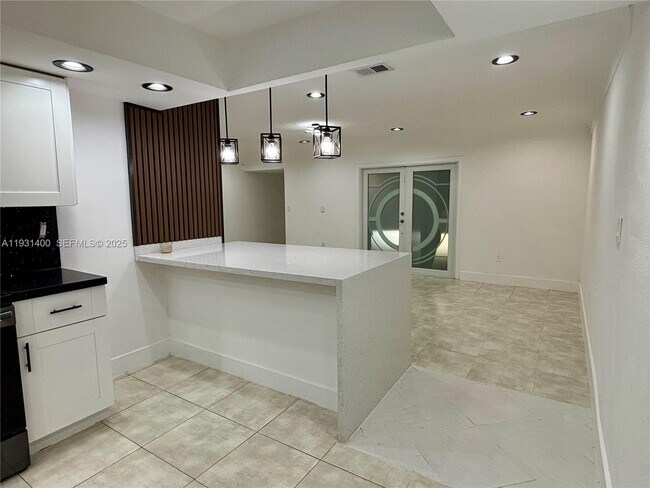 Building Photo - 8561 Claridge Dr