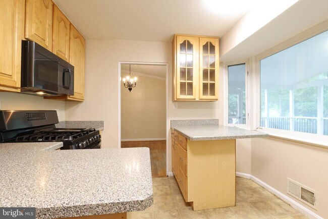 Building Photo - 9704 St Andrews Dr