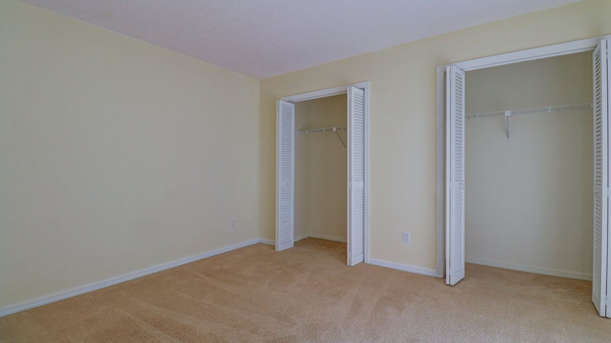 Building Photo - 15206 W Pond Woods Dr