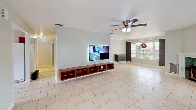 Building Photo - Lakeside Subdivision