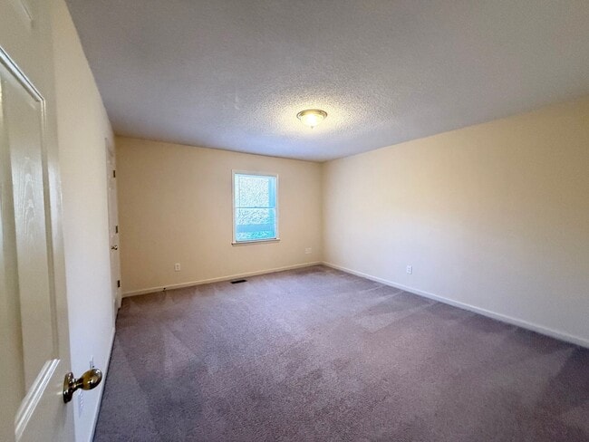 Building Photo - Private 2BD/1.5BA Townhouse in Prime NW Hi...