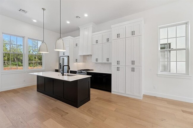 Building Photo - 18821 Selah Wy