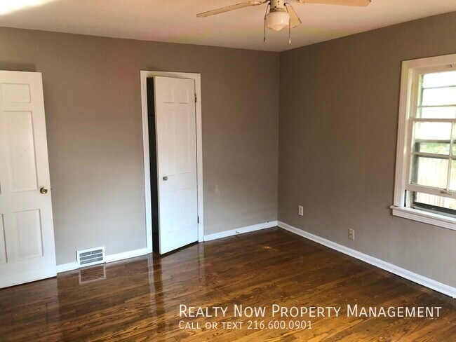 Building Photo - 13838 Cedar Rd