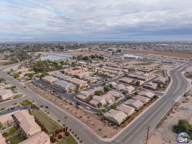 Building Photo - 315 Breezy Pl