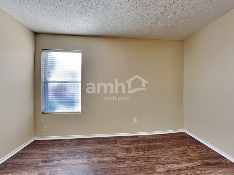 Building Photo - 1514 Lonesome Dove Trail