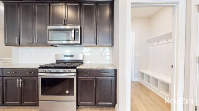 Building Photo - 541 Barneswyck Dr