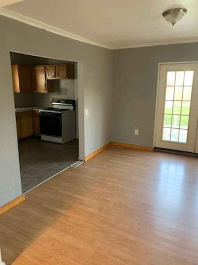 Building Photo - 3 Bed 1 Bath