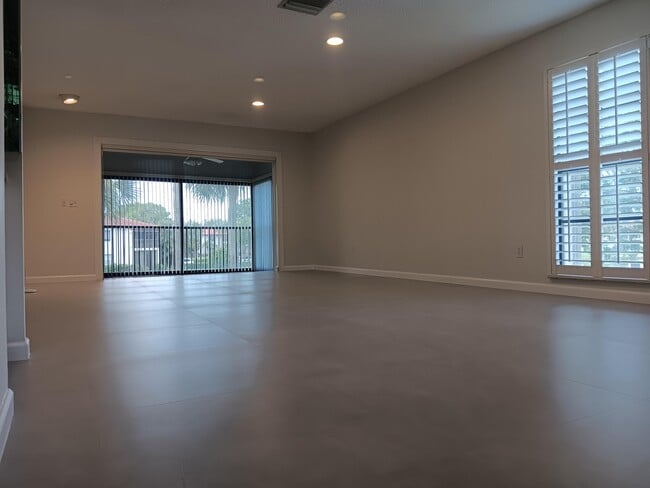 Building Photo - 8045 Eastlake Dr