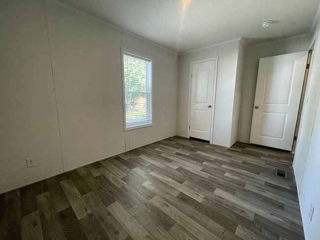 Building Photo - 15862 Villaire Ave