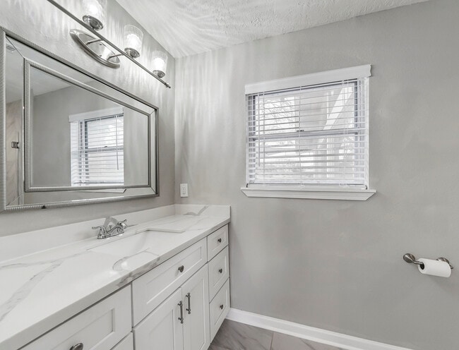 Building Photo - 5807 Burlinghall Dr