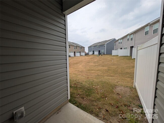 Building Photo - 9043 Lowfalls Ln