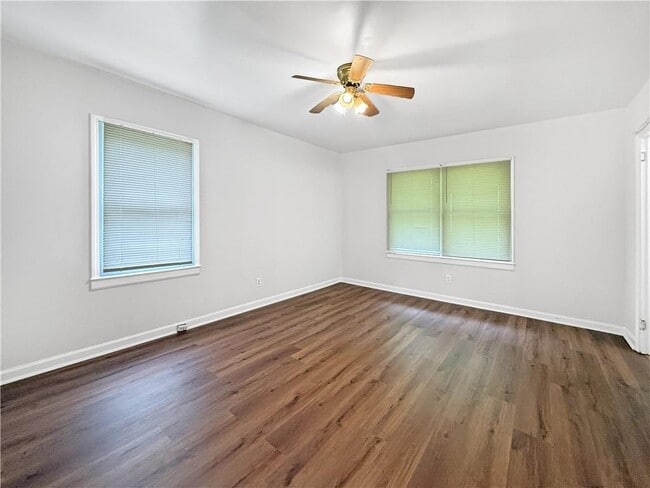 Building Photo - 1668 Laurelwood Dr SW