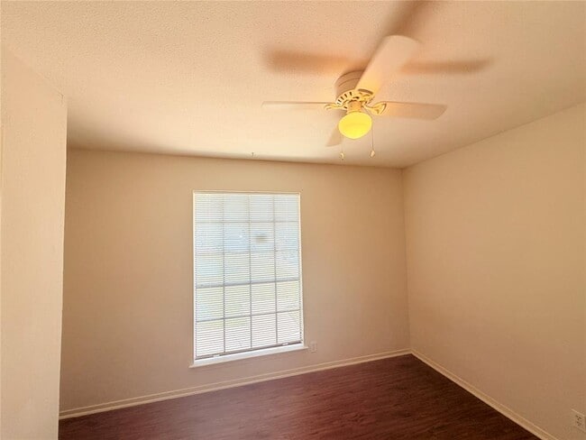 Building Photo - 405 Parkhill Cove