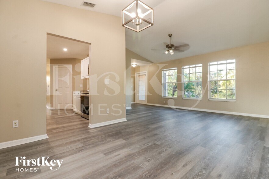 Building Photo - 2607 Thomas Ln