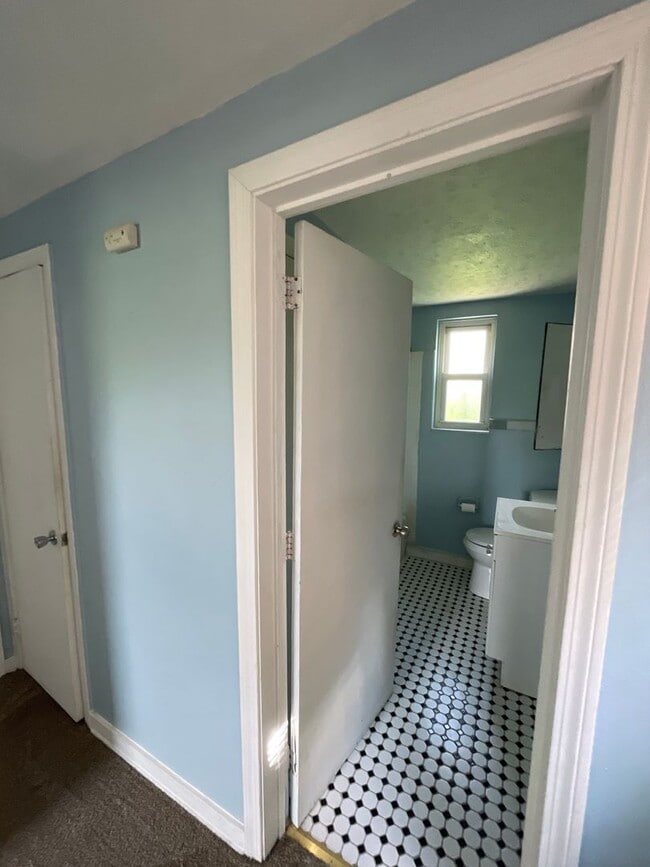 Building Photo - 2 bed 1.5 bath home in Pittsburgh Pa!