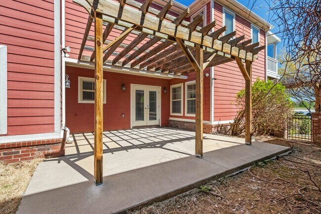Building Photo - Beautiful Two-Story House.