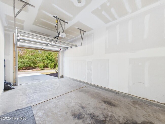 Building Photo - 458 Channel Drop Dr