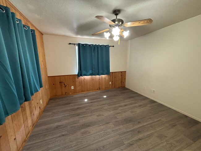 Building Photo - 1584 Sandy Ln