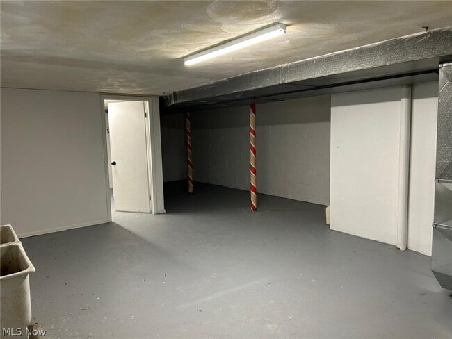 Building Photo - 17914 Chagrin Blvd